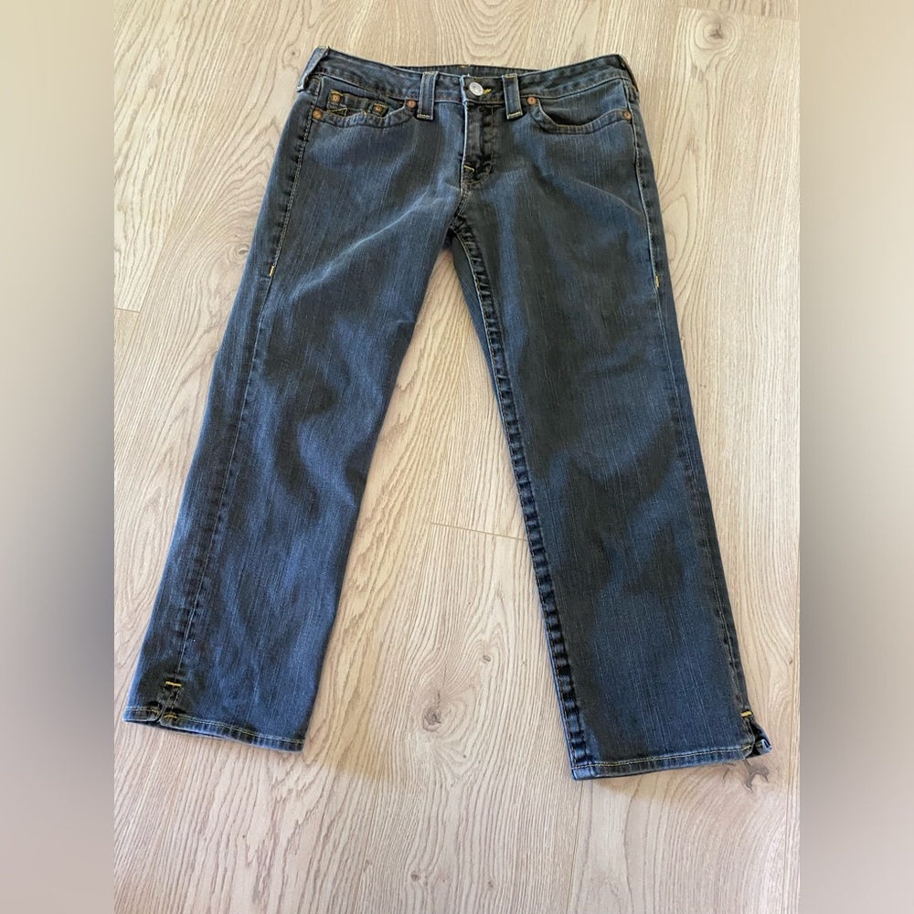Ladies True Religion Kate Capris. Color charcoal size 32